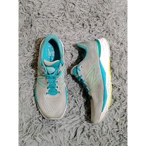 New Balance Fresh Foam 880v11 Women Size 9 "Light Cyclone with Virtual Sky"